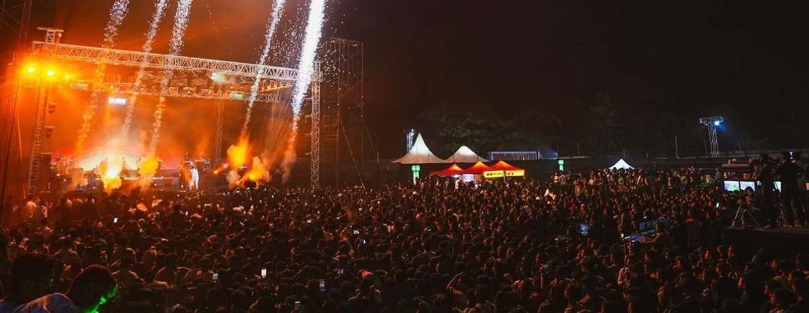 A large crowd watching King perform in 2023