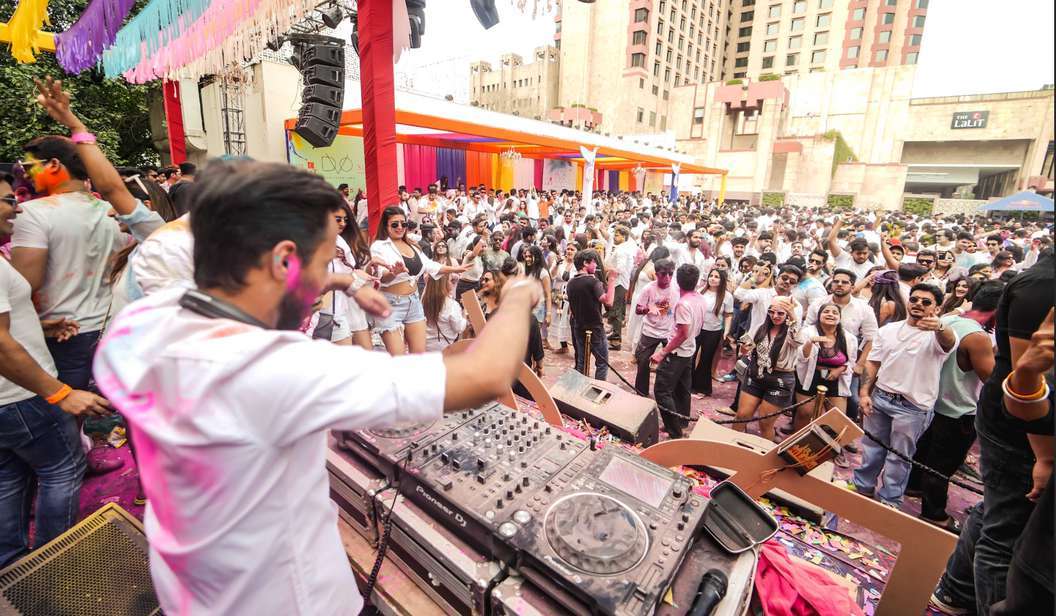 DJ and crowd at Holiest 2023 at The Lalit, Delhi